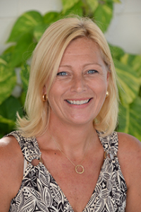 Photo of Elizabeth Deschenes